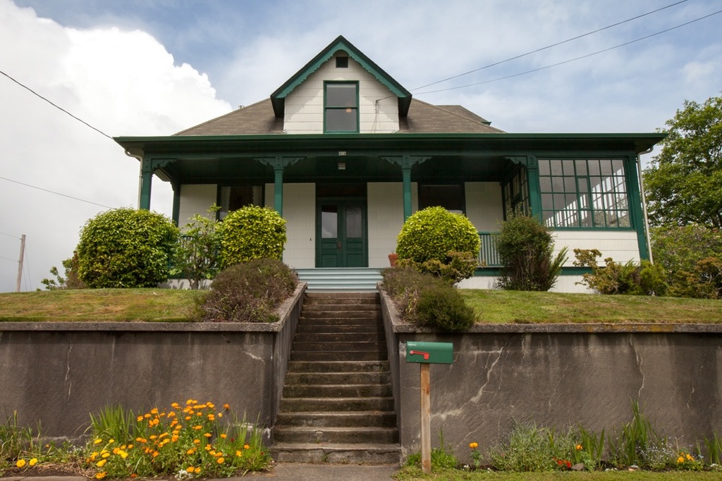 Astoria house used as Joyce's home in Kindergarten Cop, photographed in 2015