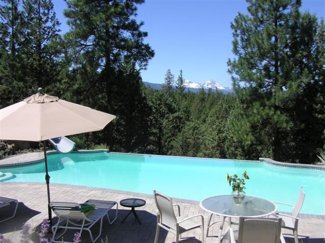 Alpenglow Ranch clothing-optional bed and breakfast near Bend