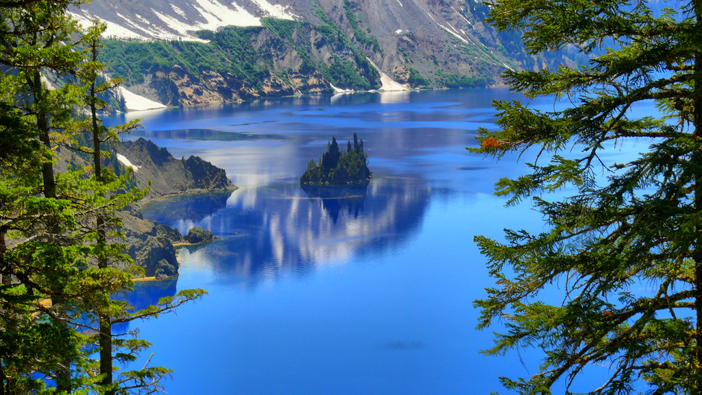 phantom_ship_crater_lake