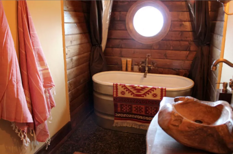 hobbit hole hobbit-hole-bathroom