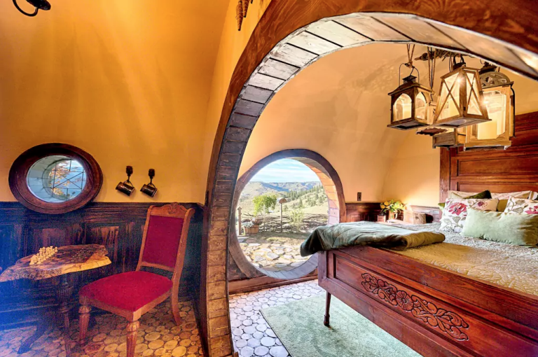 hobbit hole hobbit-hole-bedroom-2