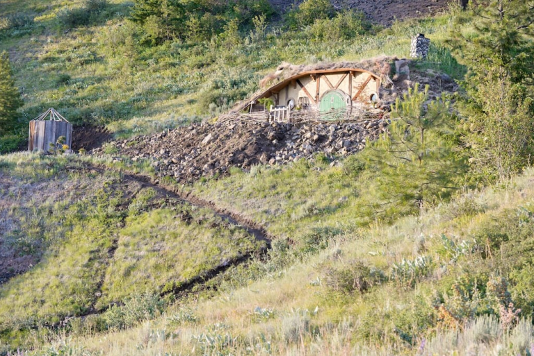 hobbit hole hobbit-hole-exterior