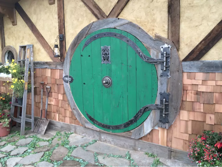 hobbit hole hobbit-hole-front-door