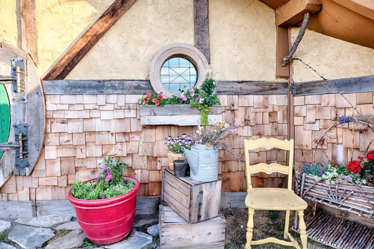 hobbit hole hobbit-hole-front-porch