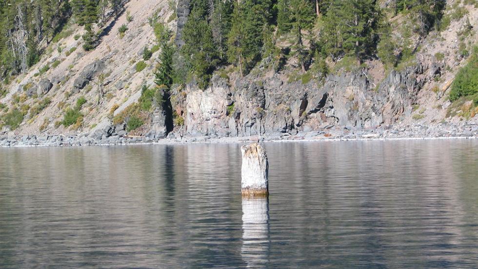 The top of the Old Man remains white and barren, dried out from many years in the sun. (Wikimedia Commons/Llywrch)
