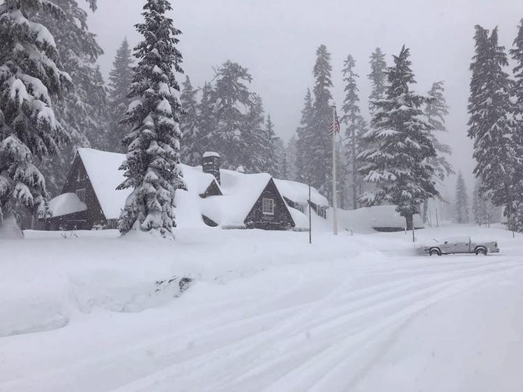 snow_Crater_lake