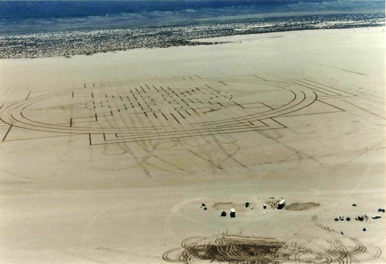 What Happened in 1990 When a Massive Etching Appeared in Oregon’s Alvord Desert