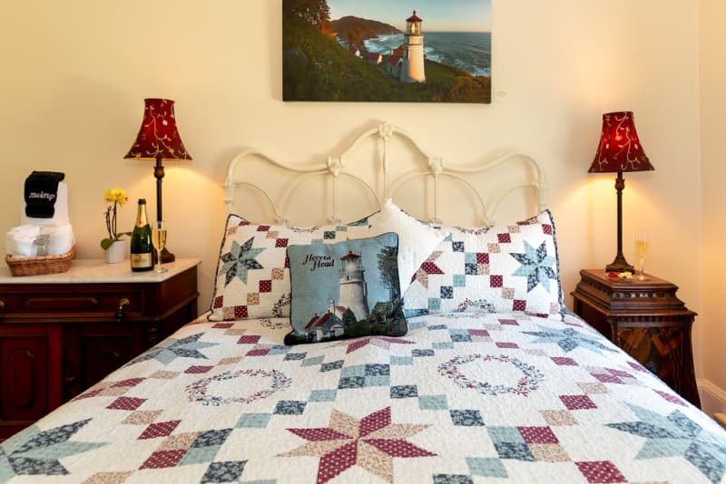heceta head lighthouse lighthouse keeper's house, historic bed, gift shop, ground floor