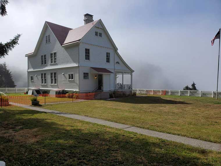 Heceta Head Lighthouse, Oregon: Viewpoints, Beach and History