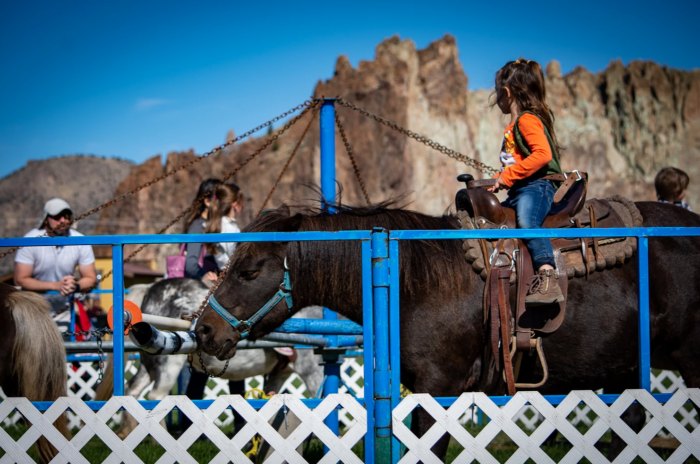 Smith Rock Ranch, Terrebonne Oregon, Family Fun, Central Oregon, Bend, Redmond, Things To Do, Pumpkin Patch, Hay Rides, Pumpkin Cannon, Giant Corn Maze, East of the Cascades, Dog Friendly Adventures, Good Food, Mini Golf, Best of Oregon