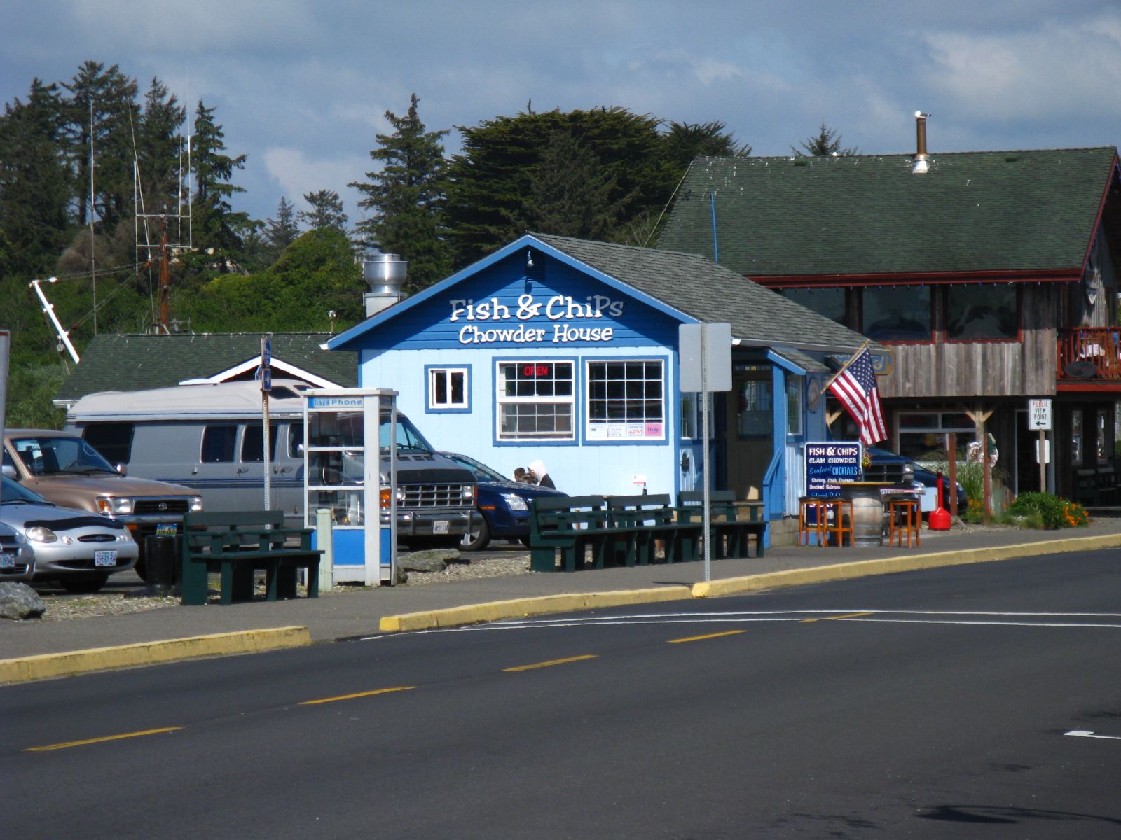 Fish And Chips Chowder House Fish Market in Old Town Bandon. Photo by Jasperdo via Flickr CC2. The Bandon Fish Market exterior