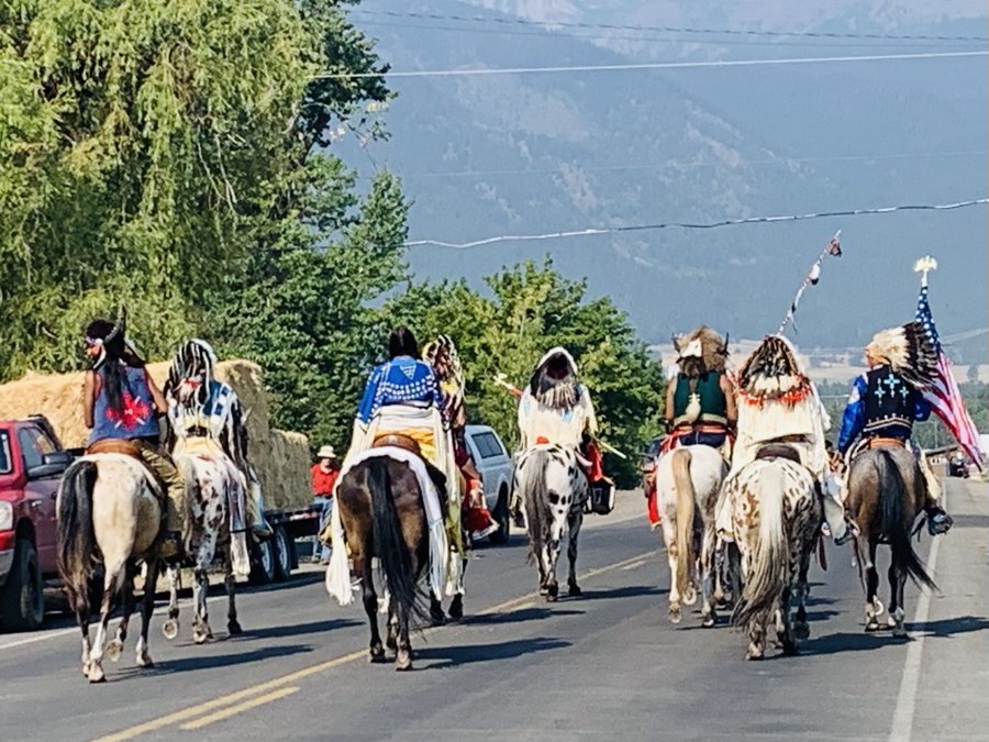 E7fN4c4UYAI-CDQ Nez Perce leaders ride to their newly reclaimed land in Oregon.