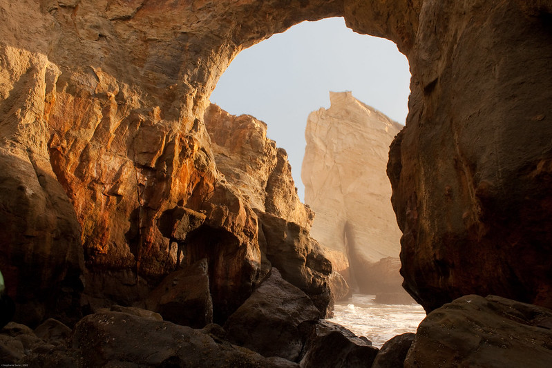 Cape Kiwanda. Photo by Einahpets32 via Flickr CC2.