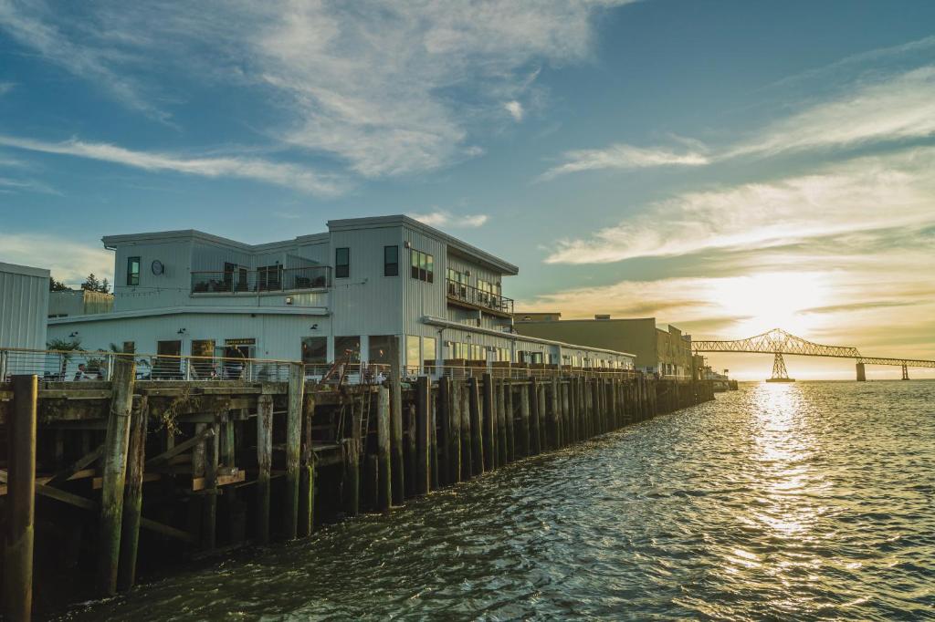 bowline hotel astoria bowline hotel astoria oregon