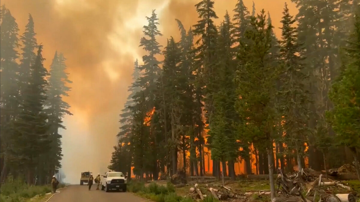 Cedar Creek Fire Only 6-8 Miles East Of Oakridge As Of 10:05 Am Saturday