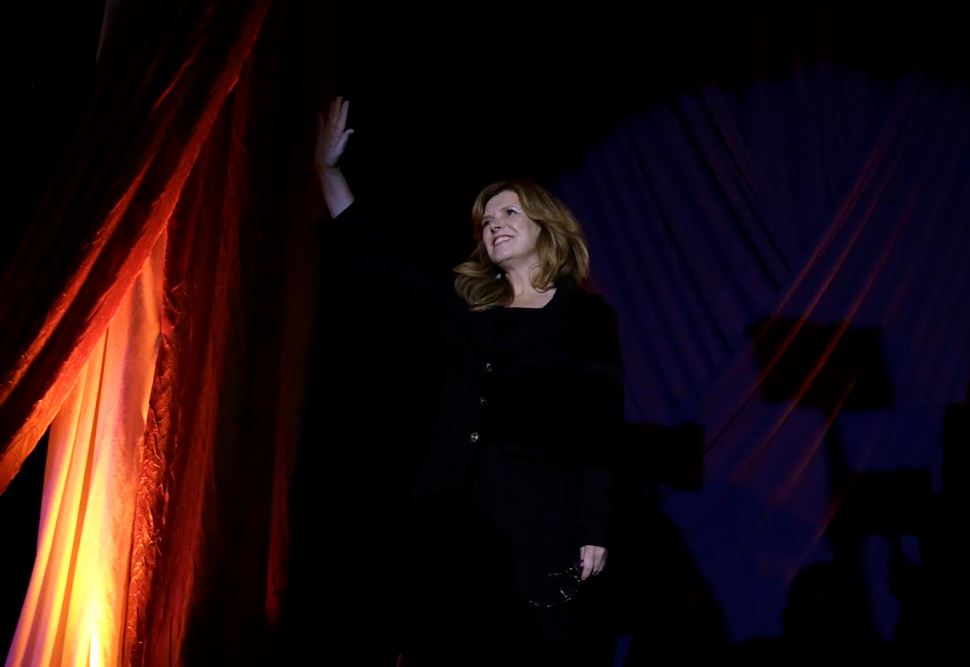 Christine-Drazan-greets-supporters-at-her-election-night-event-at-the-Oregon-Gardens-in-Silverton.-Connor-Radnovich-for-OCC-1