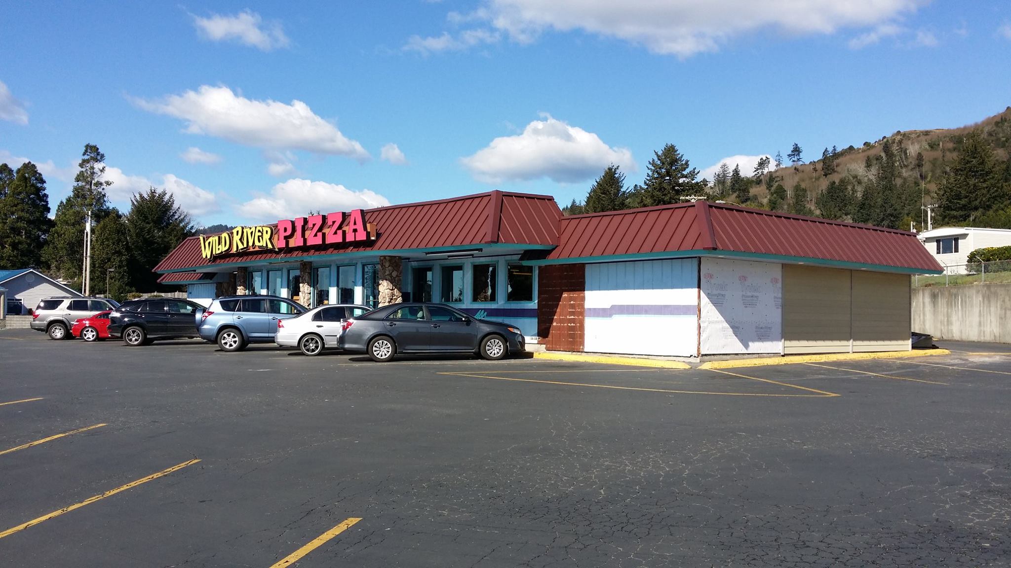 The Pizza Parlor In Oregon That’s Been Called The Best On The Coast
