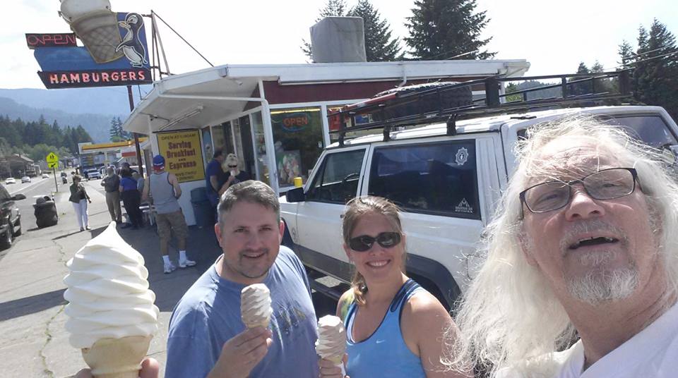 best mom & pop restaurants oregon, Eastwind Drive-In, Cascade Locks