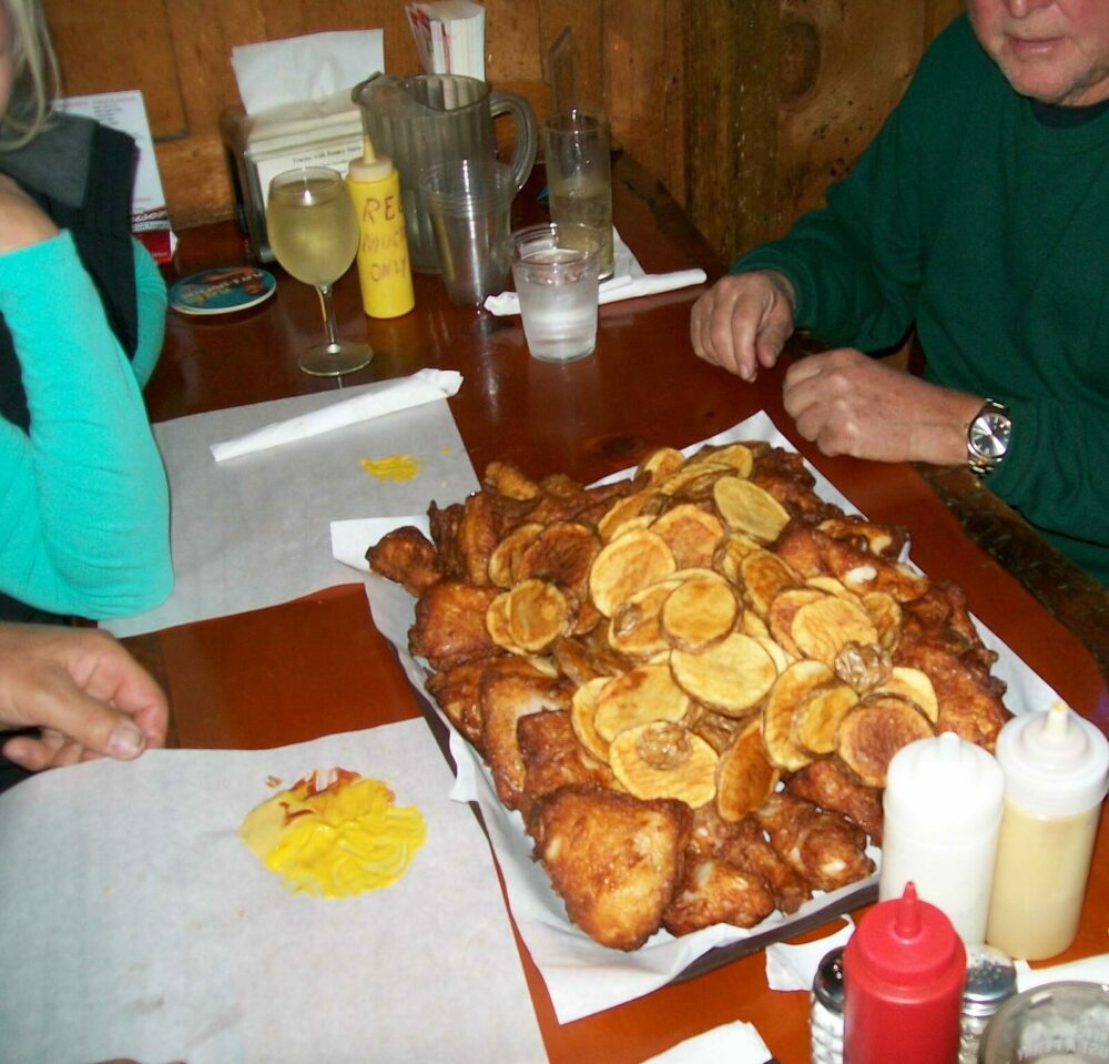 best mom & pop restaurants oregon, Manley's Tavern, Crescent Lake
