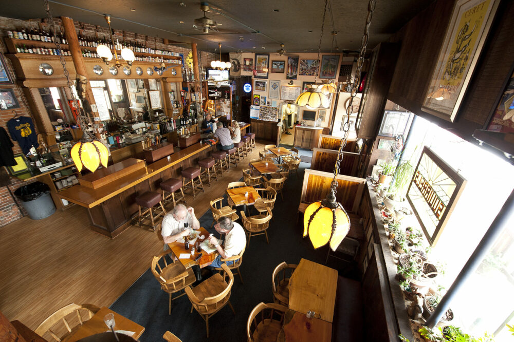 best mom & pop restaurants oregon, Squirrel's Tavern, Corvallis