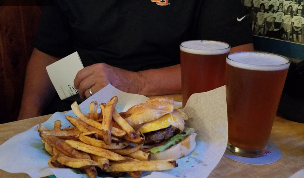 best mom & pop restaurants oregon, Squirrel's Tavern, Corvallis