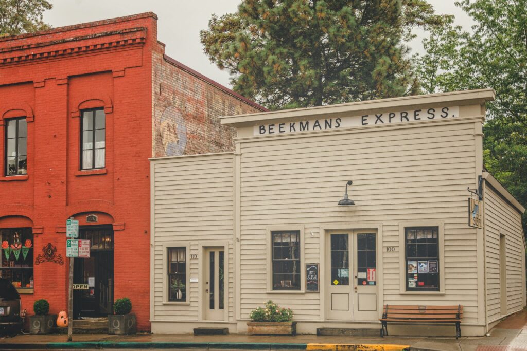 Jacksonville Oregon, Historic Places, Gold Rush Town, Things to Do, Trolley Tours, Britt Festival, Christmas Parade, Downtown, Panning For Gold, Forest Park, Old Cemetery, Southern Oregon, National Register, Wine Tours, Applegate Valley