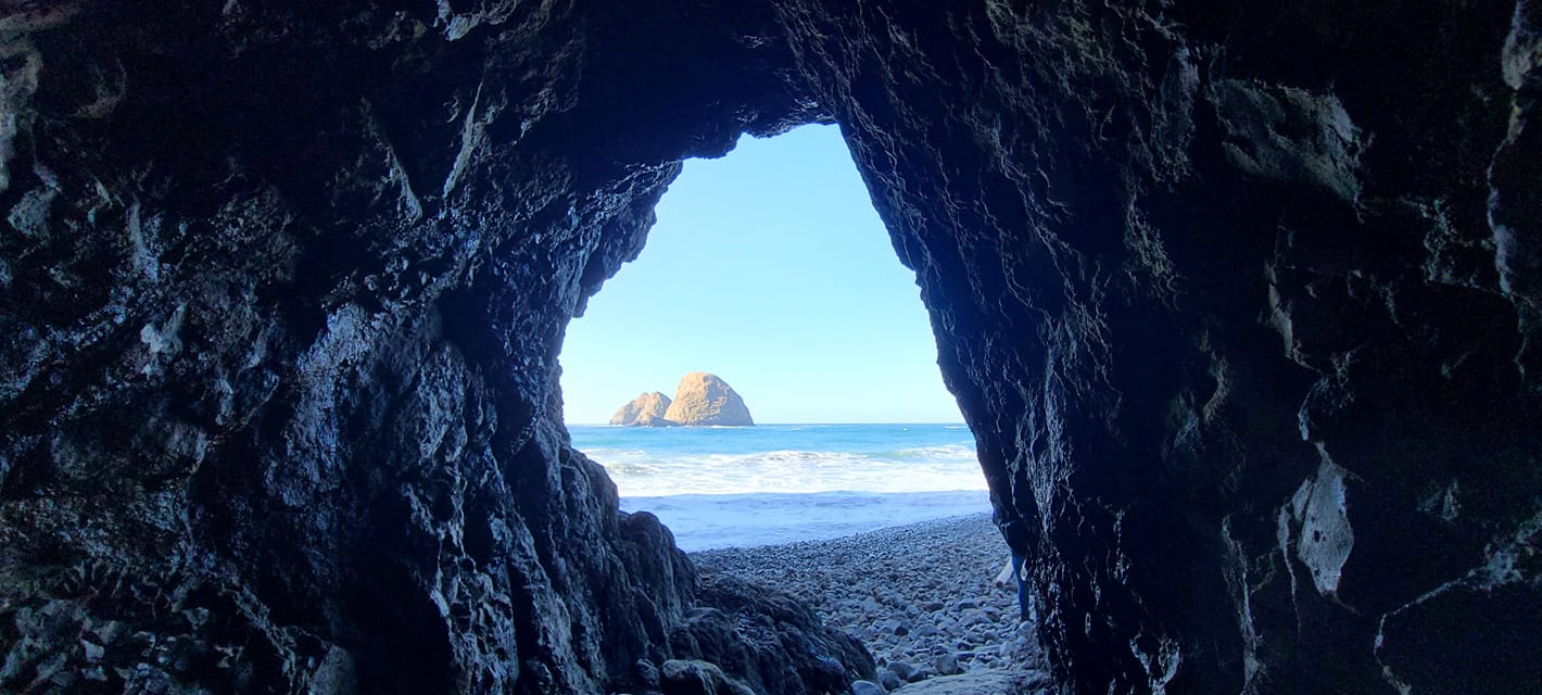 There’s a Beach in Oregon You Can Only Reach by Walking Through a Cliff