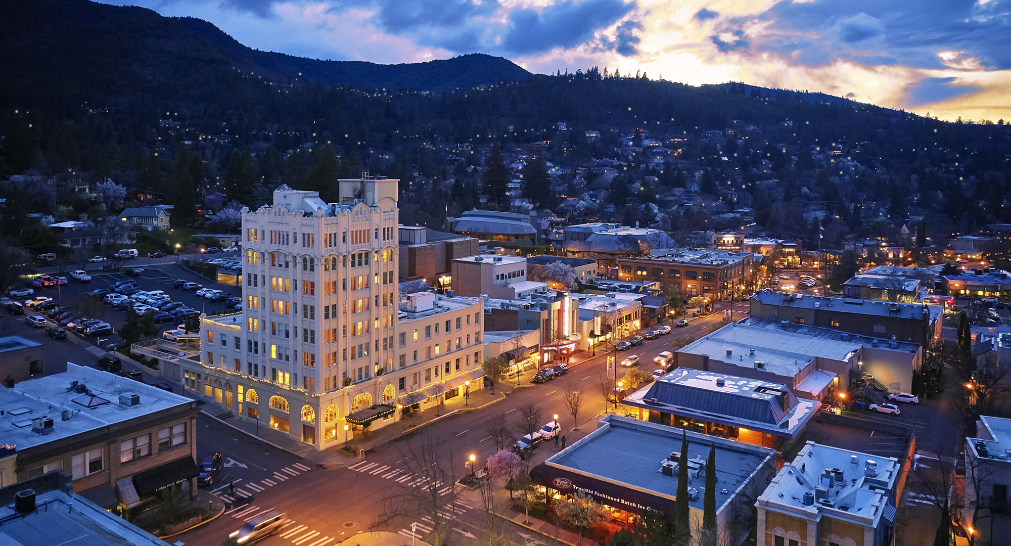 The Charming Small Oregon Town That Ranks Among Top 10 Best Art Towns in America