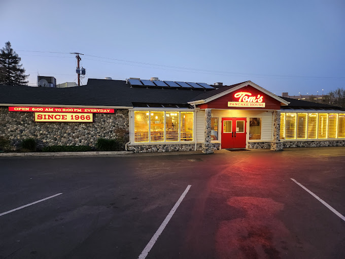 20230427_203455 toms pancake house