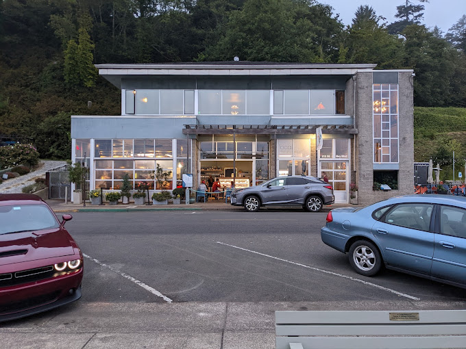 Dine With An Exquisite View of The Harbor At This Popular Oregon Coast Restaurant
