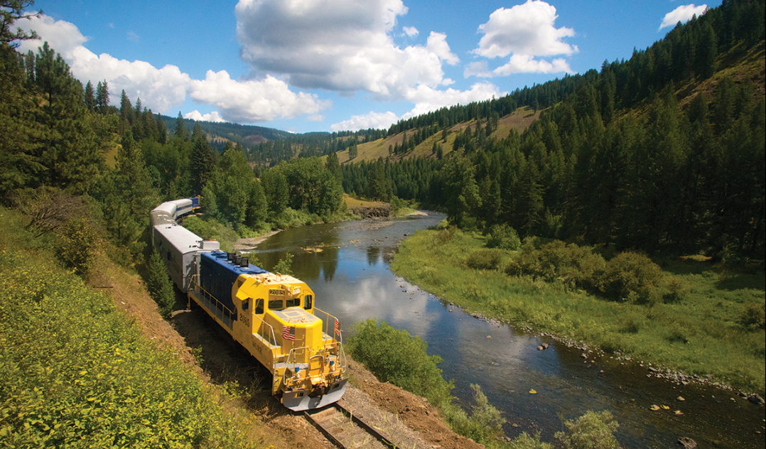 One Of The Most Peaceful Train Rides In America Is Tucked Away In Oregon
