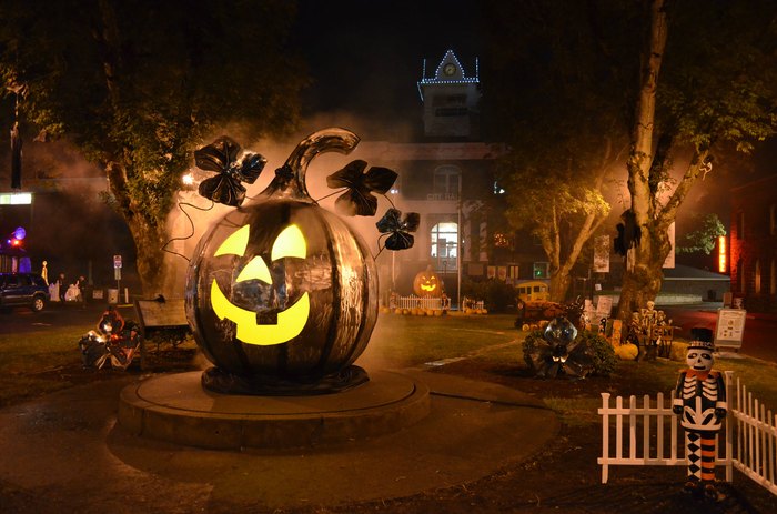 195881747_1169827036830621_6083602514434288225_n halloweentown oregon