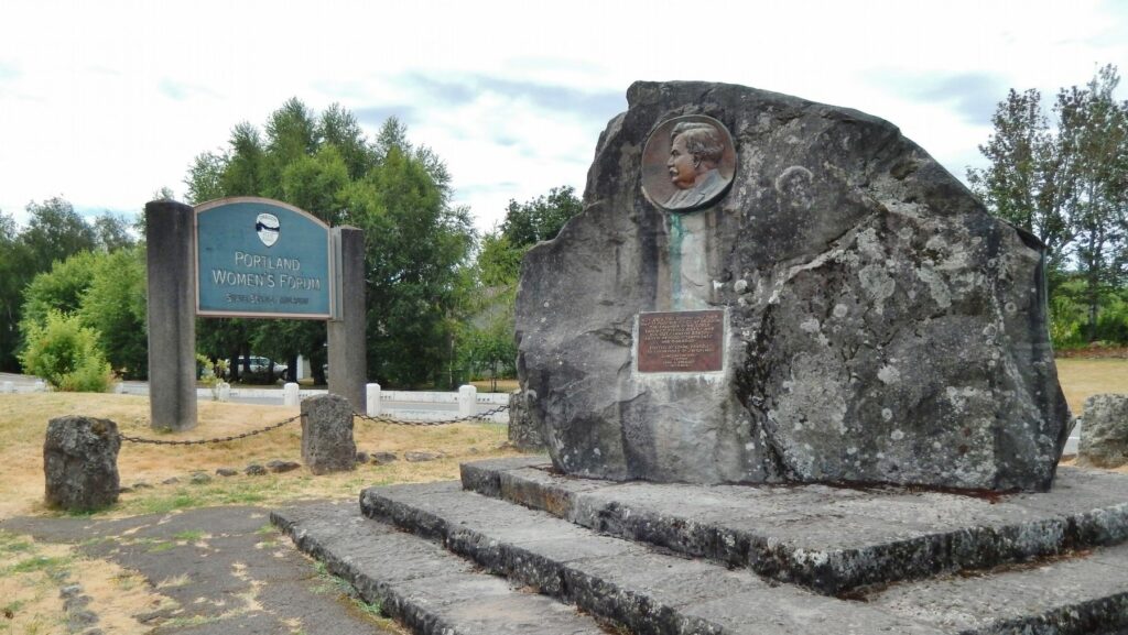 maryhill stonehenge, goldendale washington, WWI monuments, stonehenge replica, cool places to visit, Columbia River Gorge, Oregon, veterans memorial