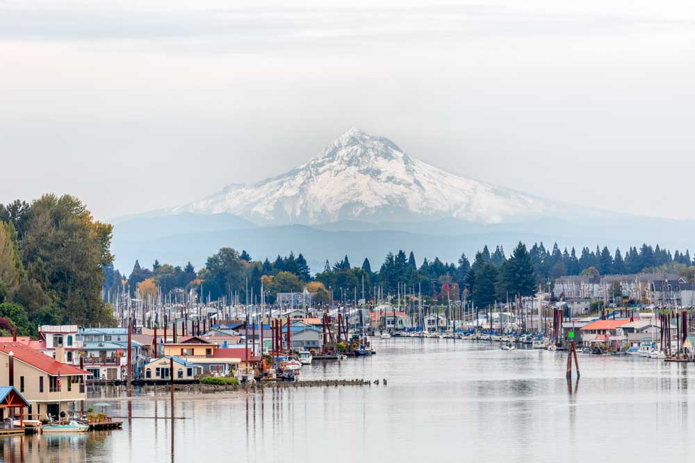 AdobeStock_296658567 hood river oregon