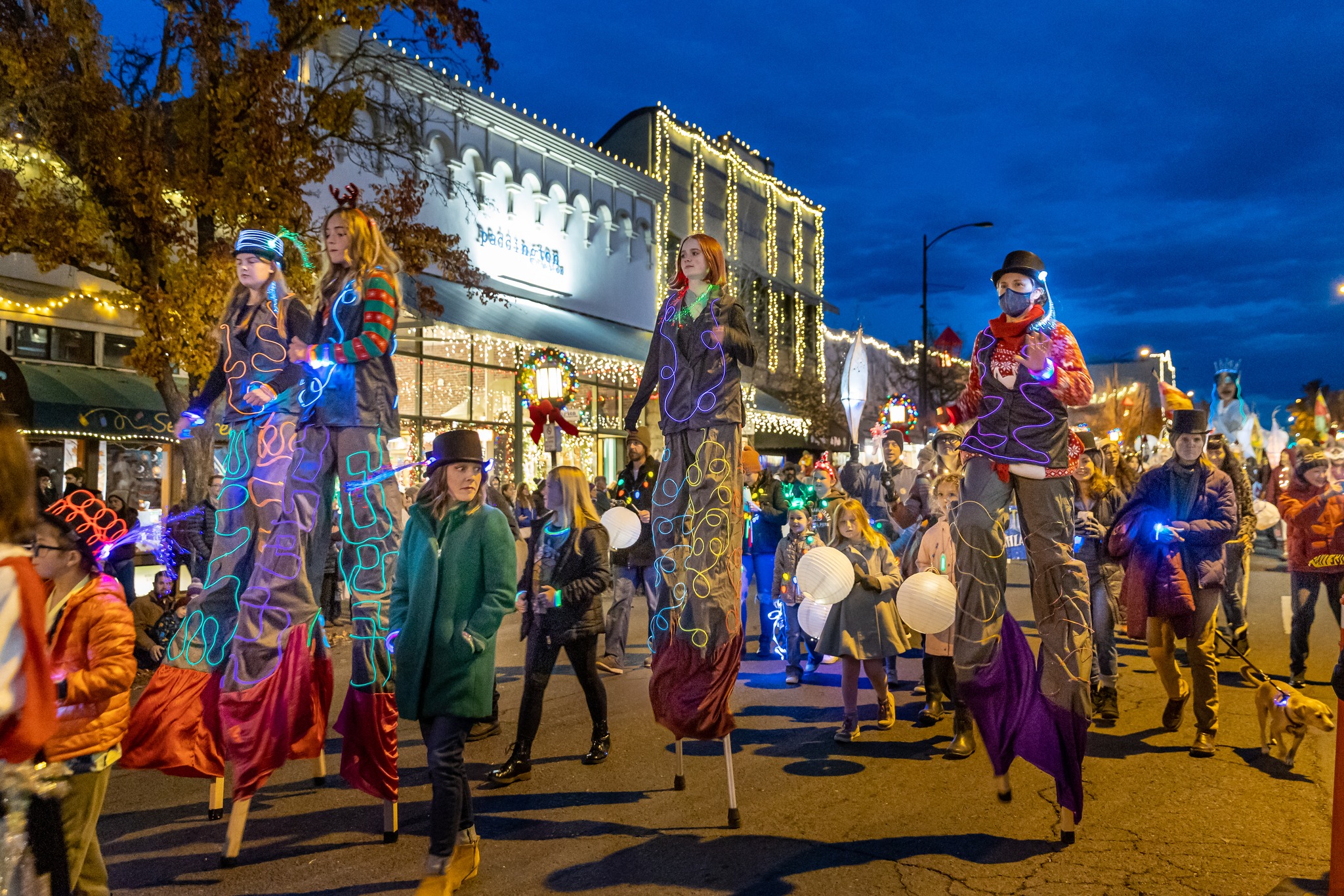 10 Adorable Oregon Towns That Come Alive During The Christmas Holiday