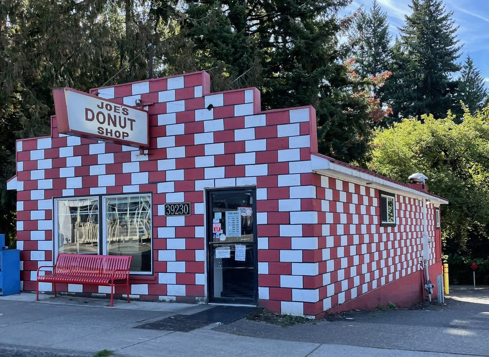 One of Oregon’s Longest-Running Favorite Donut Shops Opened in 1974