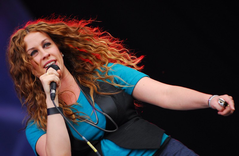 Alanis Morissette and Joan Jett to Play Portland’s Moda Center in 2024