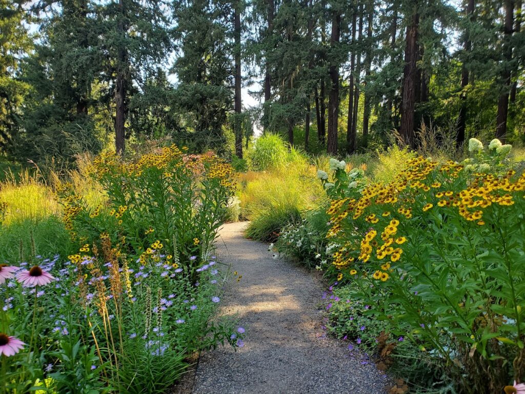 Leach Botanical Garden