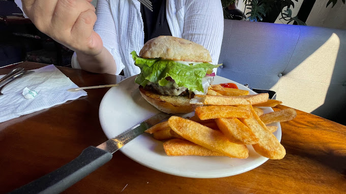 burger at the daily bread in veneta