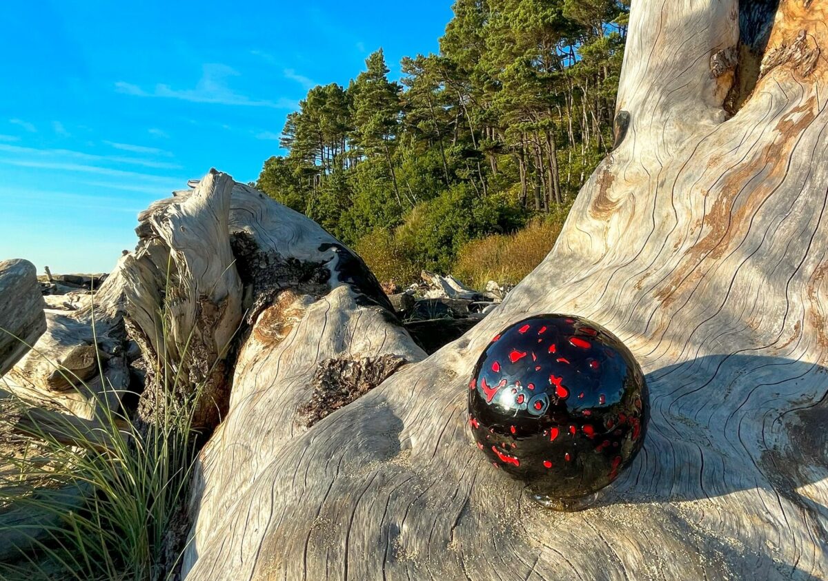 Lincoln City To Hide Special Trail Blazers Glass Floats On It’s Beaches This Weekend!