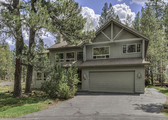 Experience the Magic of Sunriver this New Year at Blue Grouse 4