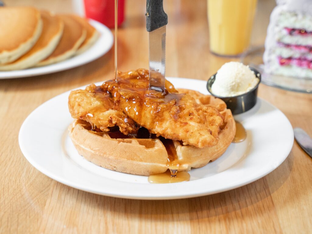Banning's Restaurant, Tigard Oregon, Good Eats, Comfort Food, Best Places To Eat, Famous Pie House, Old School Diners, Portland Area, Where to Eat in Tigard, Chicken on a Belgian waffle.