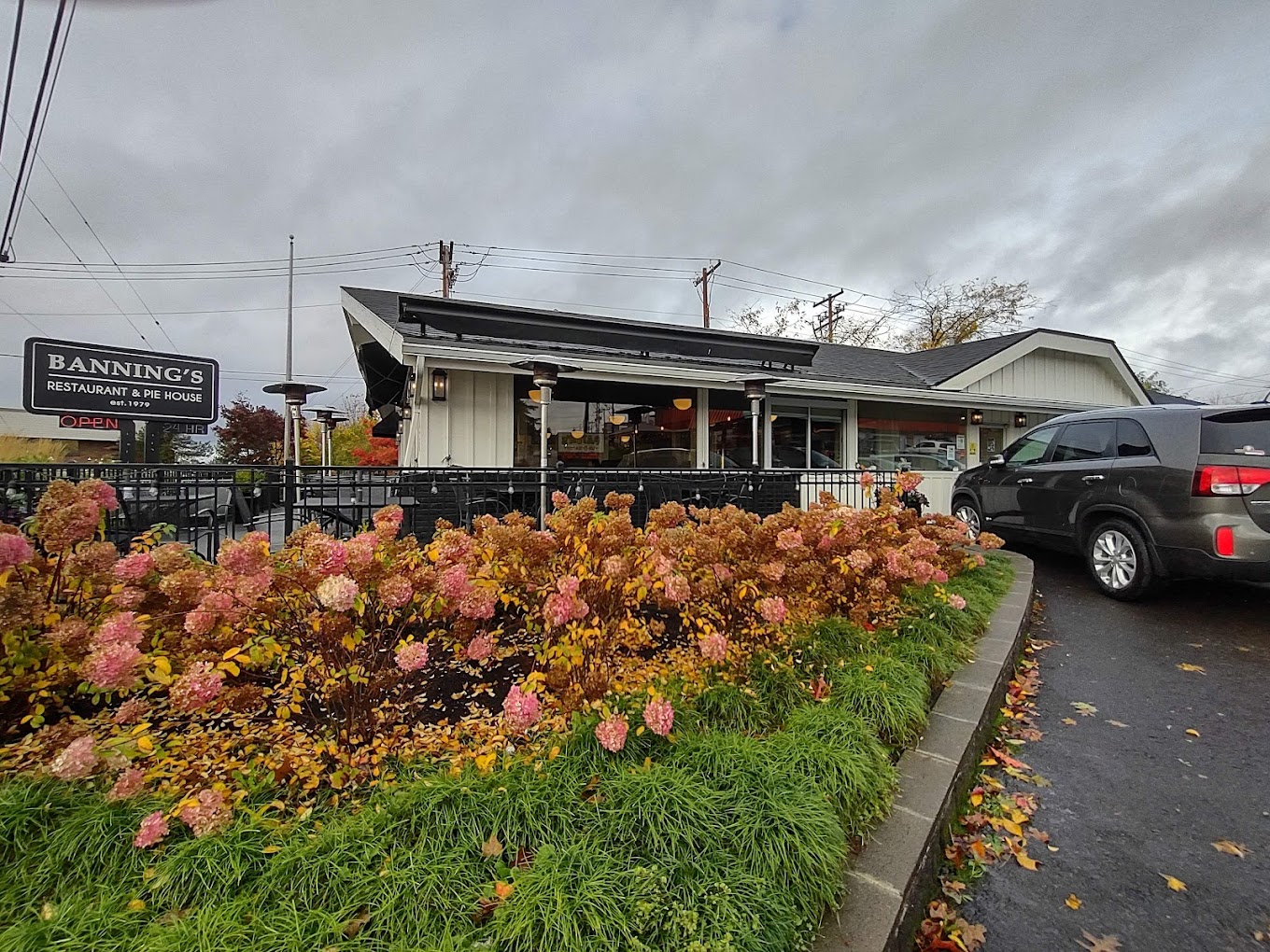 This Beloved Tigard Restaurant Has Been Serving Comfort (And Legendary Pie) Since 1979