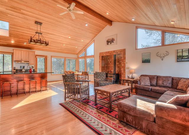 Escape To Sunriver: Explore 3 Luxurious Hideaways In Oregon’s Winter Paradise