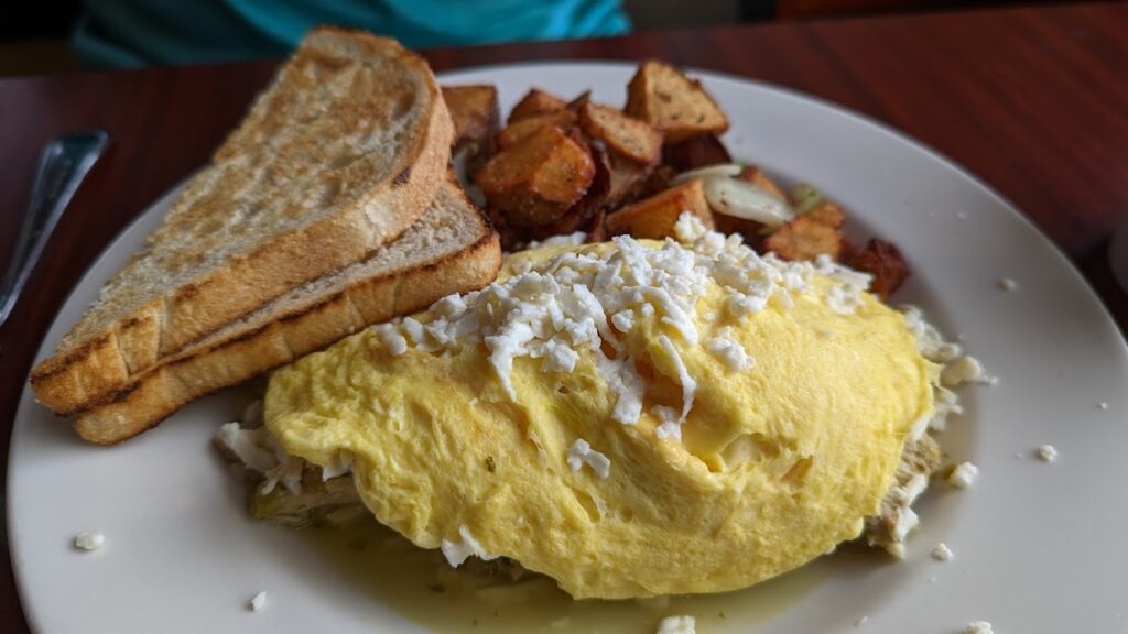 An omelet, potatoes and toast.