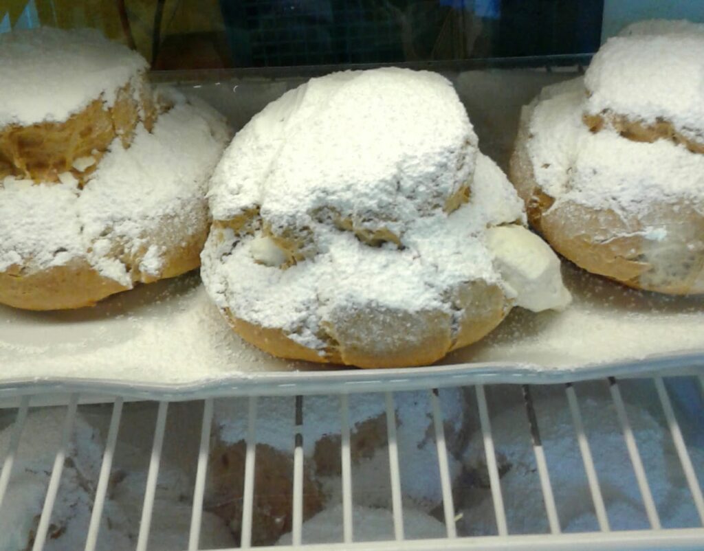 cream puffs