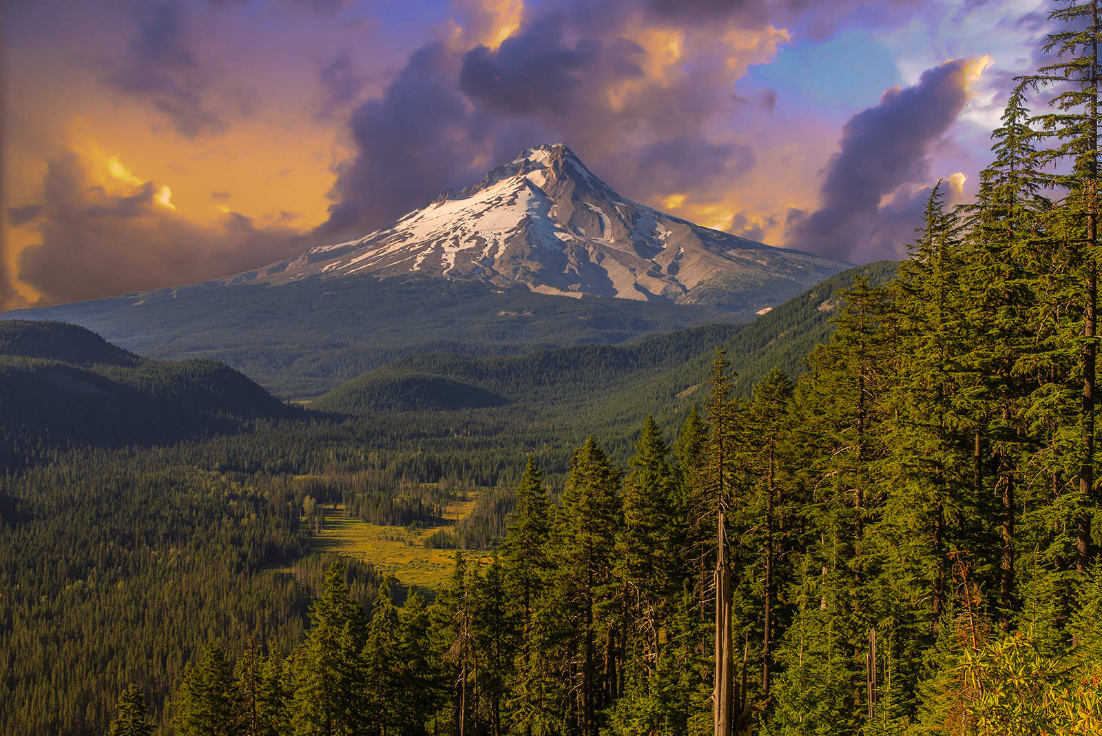 Majestic,View,Of,Mt.,Hood.,Sunset,Scene,With,Dramatic,Sky. Majestic View of Mt. Hood. Sunset scene with dramatic sky