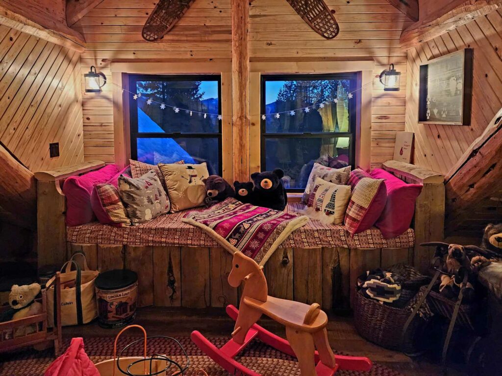 red cone lodge, central oregon, crescent lake, best bed and breakfast, family getaway, romantic getaway, recovery retreats, romantic cabin, forest bathing, things to do, adventures, that oregon life, airbnb, best lodging in oregon, where to stay, things to do, bend, crater lake, odell lake
