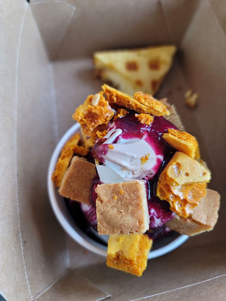 The Larch Mountain sundae. It's colorful and looks delicious!