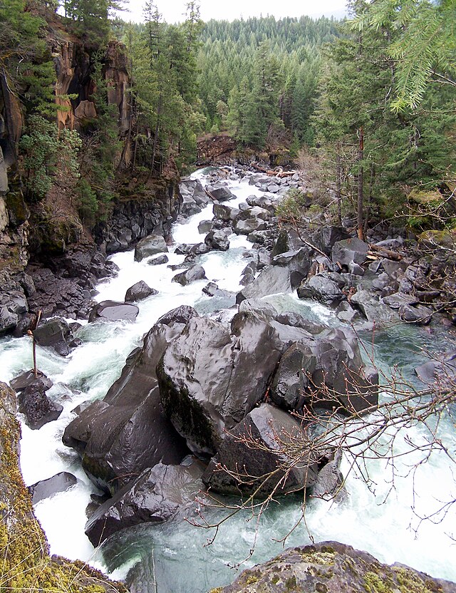 Avenue of the boulders. There are huge boulders in the river.